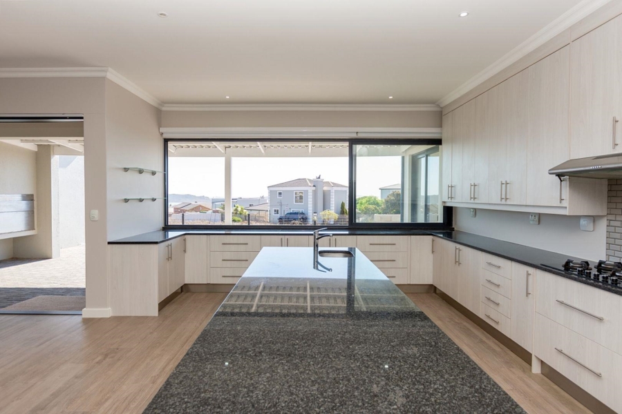 4 Bedroom Property for Sale in Myburgh Park Western Cape